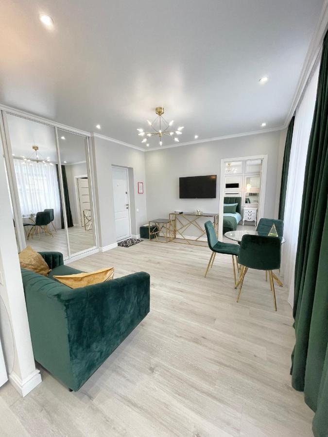 Luxury Emerald Apartments Irpin Exterior photo