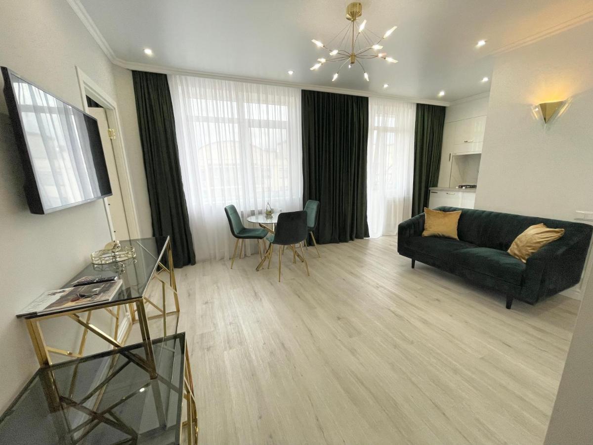 Luxury Emerald Apartments Irpin Exterior photo