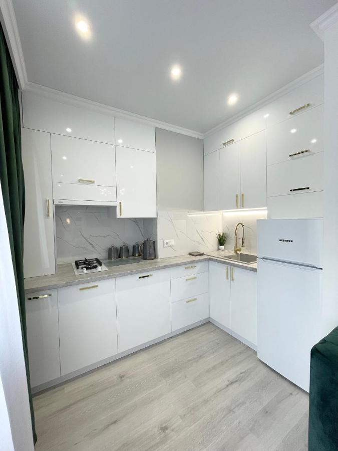 Luxury Emerald Apartments Irpin Exterior photo